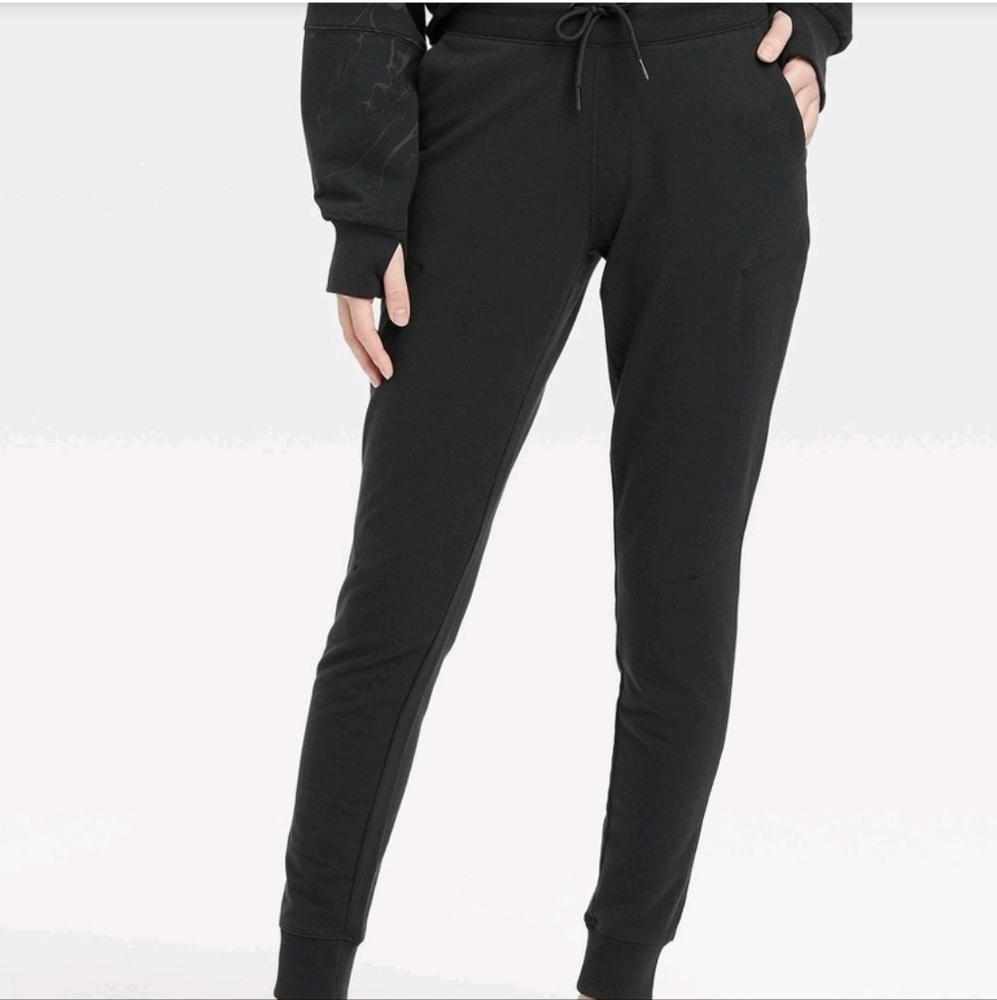 NWT Women's All in Motion™ Mid-Rise French Terry Tapered Joggers - Size MEDIUM